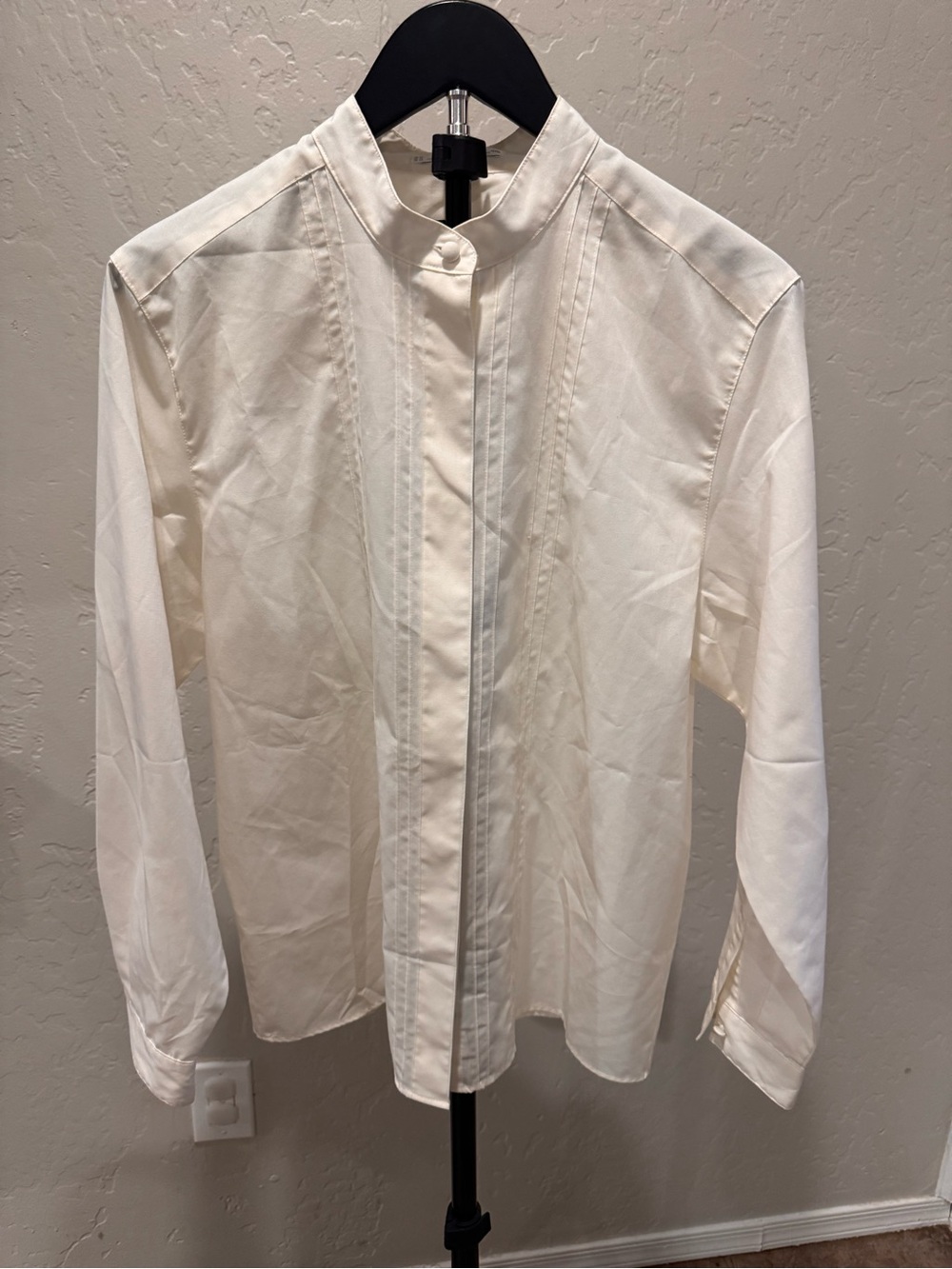 Vintage Orvis Women's Off-White Pintuck PleatedButton-Down Mandarin Collar Shirt